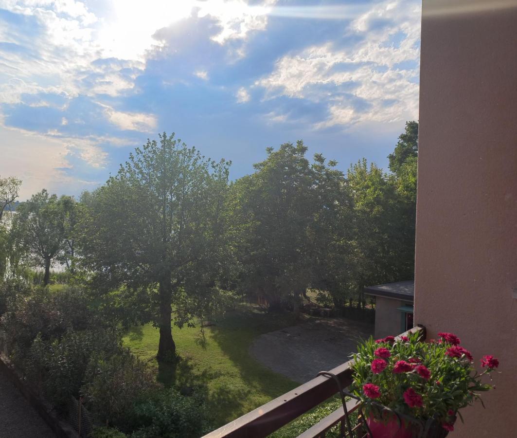 Appartamento Miralago Con Giardino Sul Lago Gavirate Esterno foto