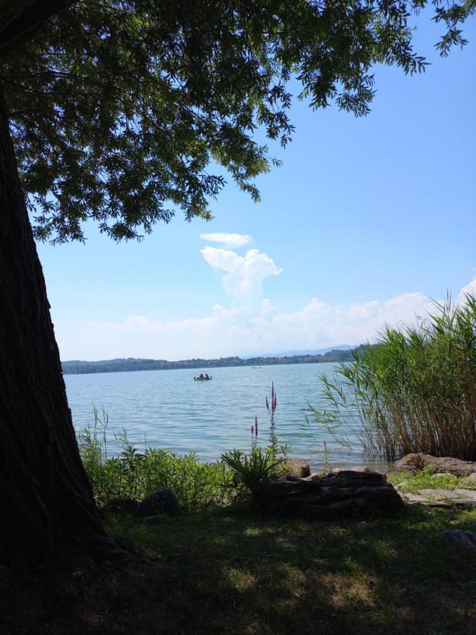 Appartamento Miralago Con Giardino Sul Lago Gavirate Esterno foto