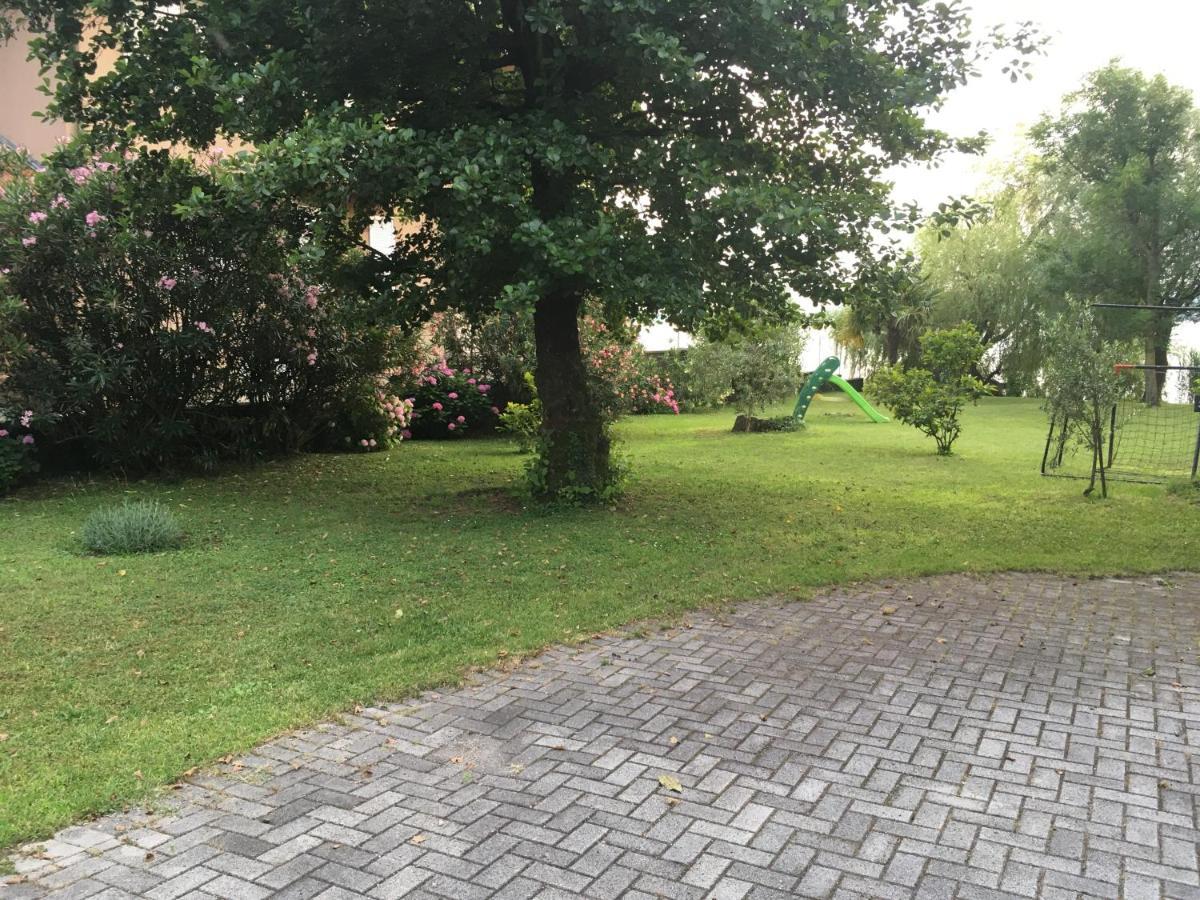 Appartamento Miralago Con Giardino Sul Lago Gavirate Esterno foto